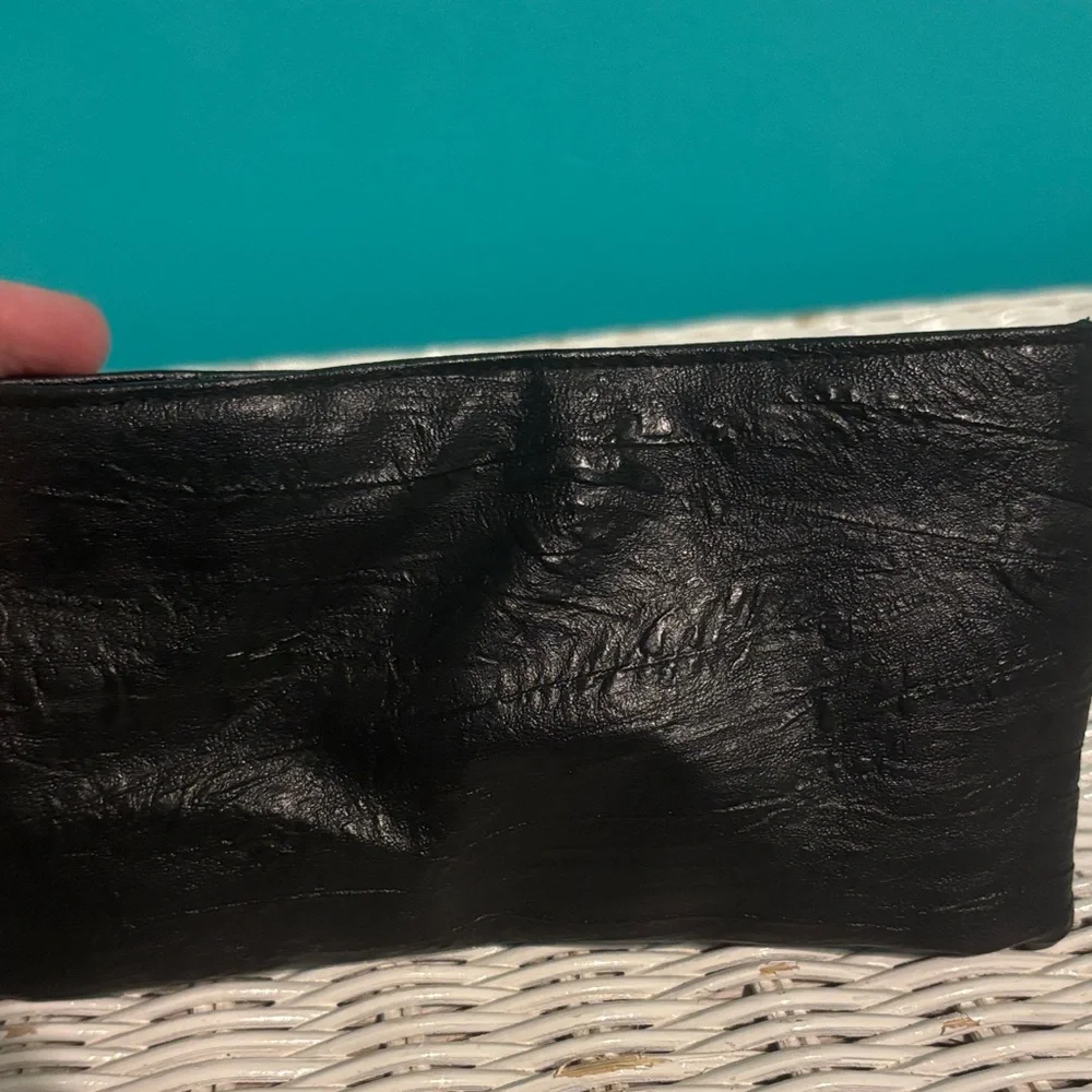 Icing sleek black